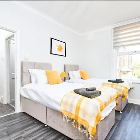 Casa de Férias 5 Minutes From Leeds City Centre - Parking *