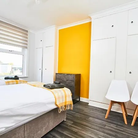 Holiday home 5 Minutes From Leeds City Centre - Parking