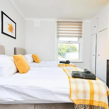 5 Minutes From Leeds City Centre - Parking *