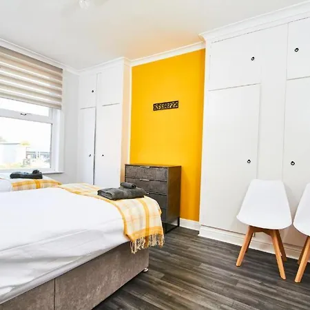 5 Minutes From Leeds City Centre - Parking *