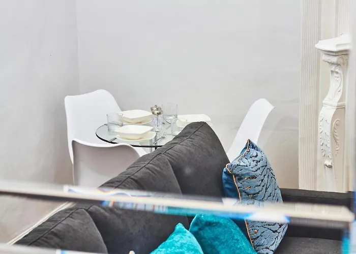 5 Minutes From Leeds City Centre - Parking *