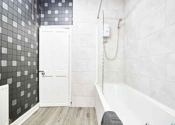 5 Minutes From Leeds City Centre - Parking