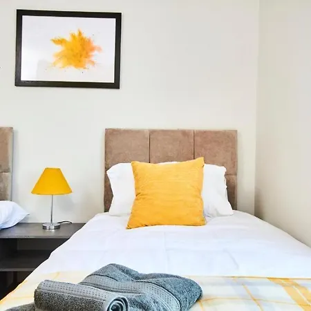 5 Minutes From Leeds City Centre - Parking