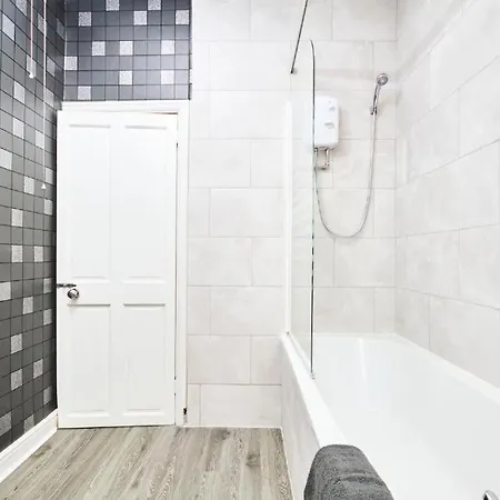 5 Minutes From Leeds City Centre - Parking